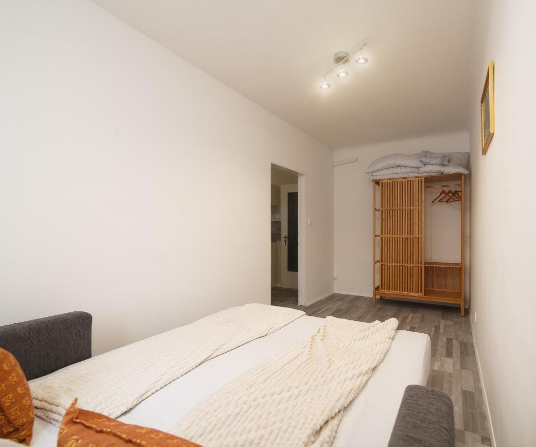 Brand-new On Shopping Street In Schoenbrunn With Lift Access * Viena