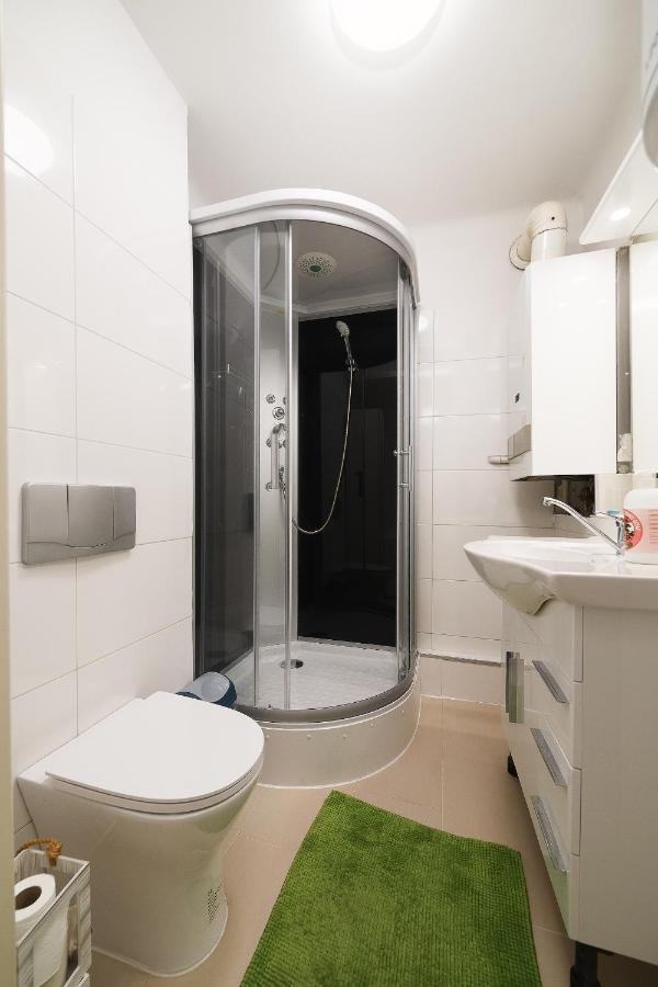 Brand-new On Shopping Street In Schoenbrunn With Lift Access Apartamento Viena