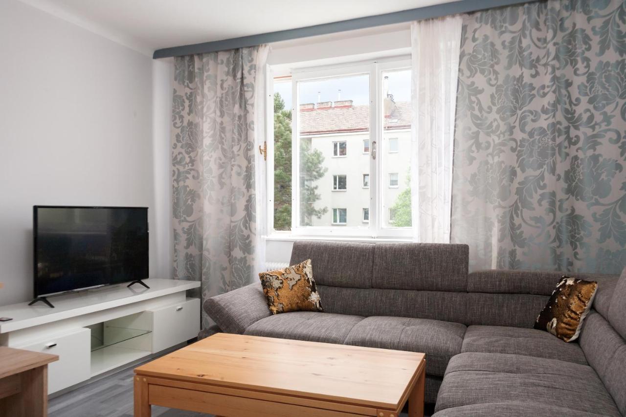 Brand-new On Shopping Street In Schoenbrunn With Lift Access * Viena